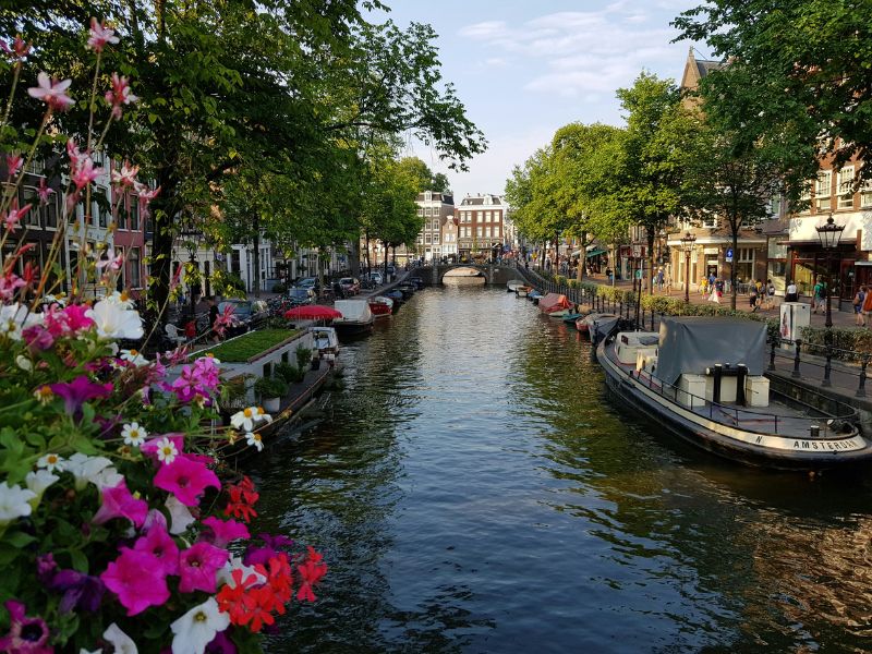 canal-amsterdam.jpg