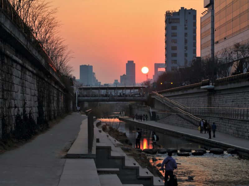 cheonggyecheon-stream.jpg