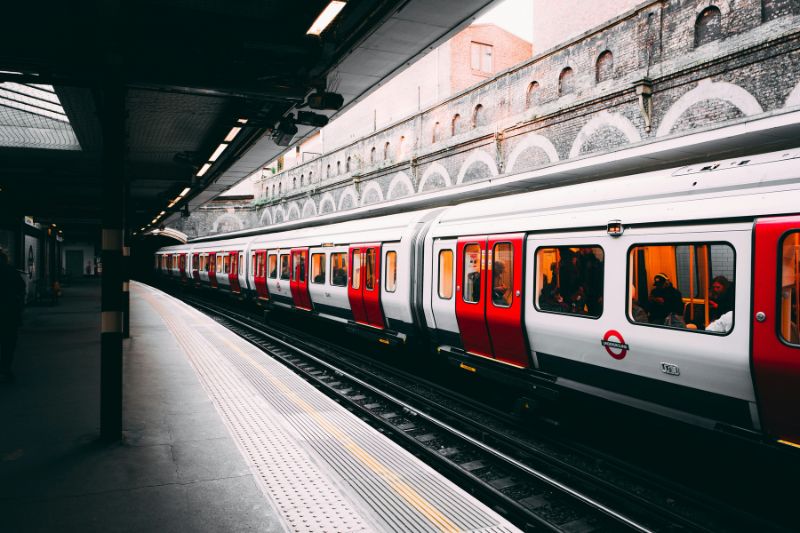 kereta-london-ke-edinburgh.jpg