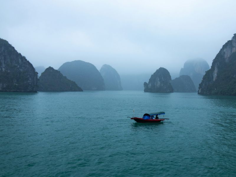 paket-tour-halong-bay.jpg