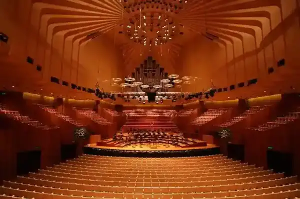 Interior Concert Hall Sydney Opera House, tempat wisata populer di Sydney Australia