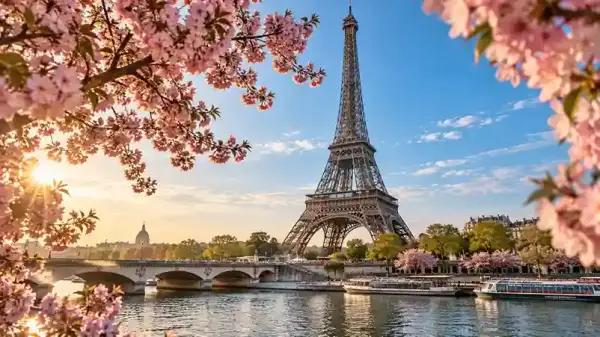 Eiffel Tower Paris saat musim semi, inspirasi tour Eropa dan wisata Paris