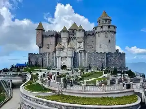 French Village Ba Na Hills di Da Nang Vietnam, destinasi wisata populer tour Vietnam