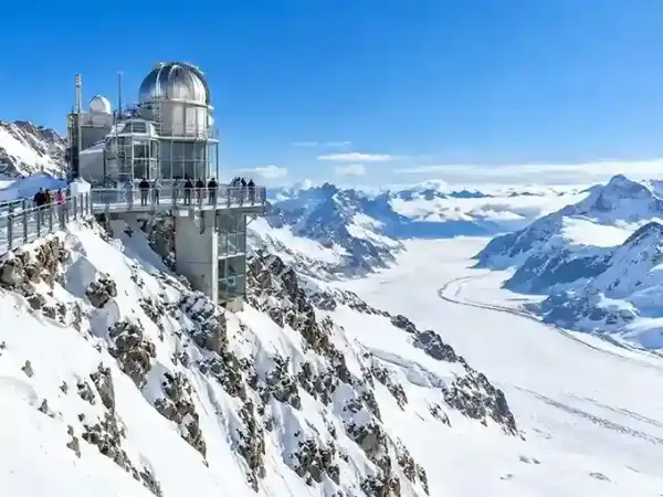 Sphinx Observation Deck di Jungfraujoch Swiss, panorama Aletsch Glacier dan Pegunungan Alpen.