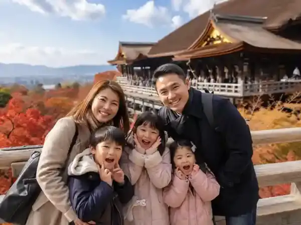 Keluarga liburan di Kiyomizudera Temple Kyoto saat tour Jepang bersama anak