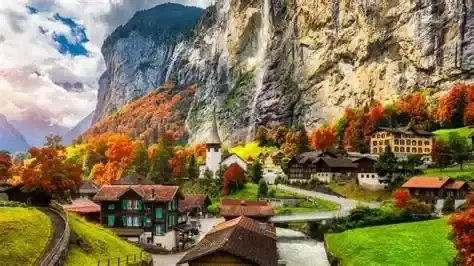 Lauterbrunnen Swiss saat musim gugur, destinasi populer dalam tour Eropa Barat