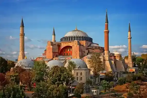 Masjid Hagia Sophia di Istanbul Turki, destinasi wisata populer dalam paket tour Turki