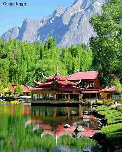 Pesona danau dan pegunungan Shangrila Yunnan pada paket tour China murah