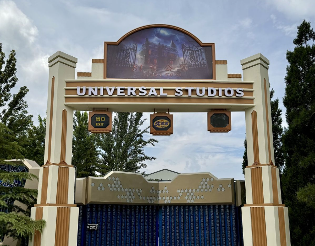 tour-china-8d-2025-christmas-universal-studio-beijing-shanghai-disneyland