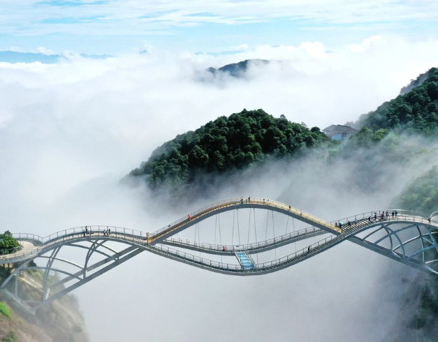 tour-china-8d-2026-special-lebaran-shanghai-disneyalnd-iconic-ruyi-bridge