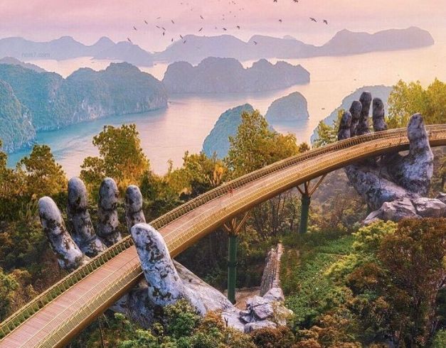 Nikmati tur lengkap ke Vietnam 8 hari jelajahi Danang, Hanoi, Sapa, Halong Bay, hingga Saigon dengan pengalaman tak terlupakan.