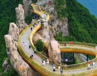 Tour Vietnam 2026 8D Amazing Complete Lebaran Vietnam + Kuala Lumpur