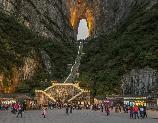 tour-china-2025-8d-winter-school-holiday-guangzhou-zhangjiajie-shanghai