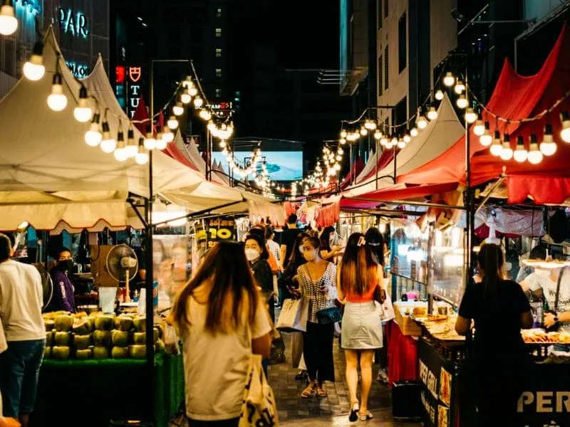 Biaya Travel Ke Thailand: Berburu di Pasar Malam Taladnad Kokotho, Ramah Muslim!