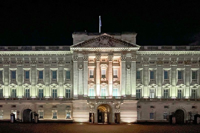 buckingham-palace-london_large.jpg