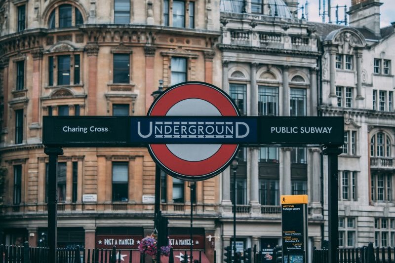 cara-naik-london-underground_large.jpg