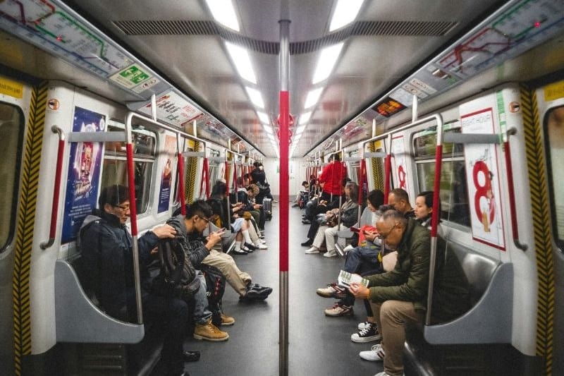cara-naik-mtr-hongkong_large.jpg