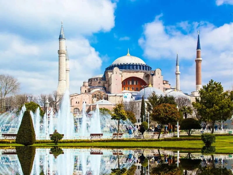 Hagia Sophia Turki: Dari Gereja ke Masjid Ikonik