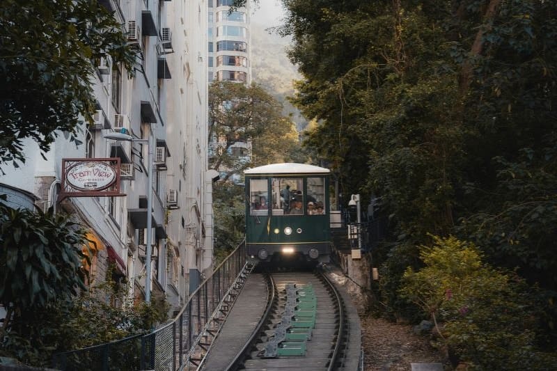 hongkong-peak-tram_large.jpg