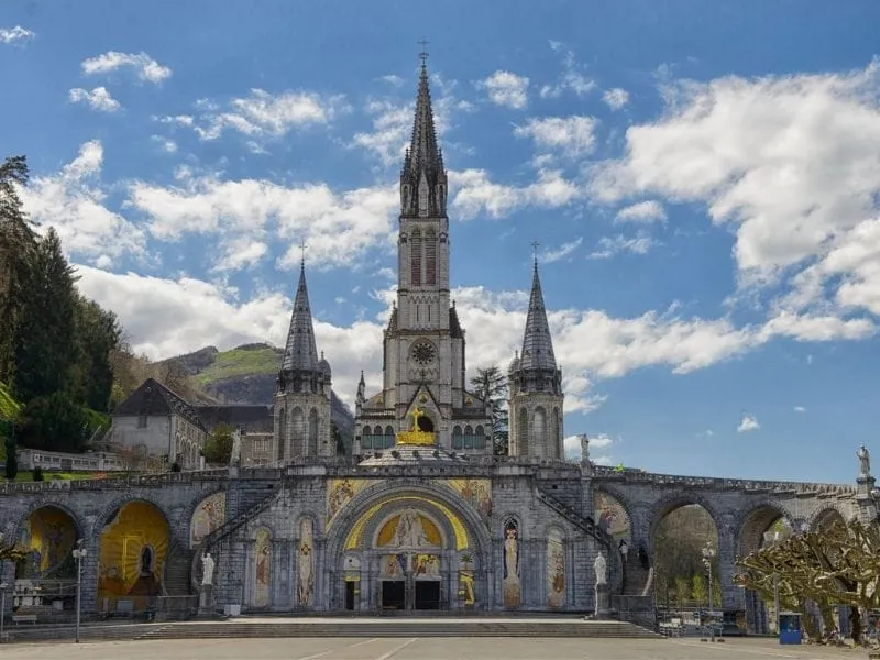 Lourdes Dimana? Lokasi dan Sejarah Gua Maria di Prancis