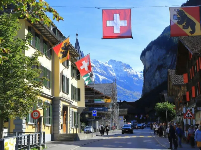 15 Oleh-Oleh Swiss Terbaik untuk Dibawa Pulang