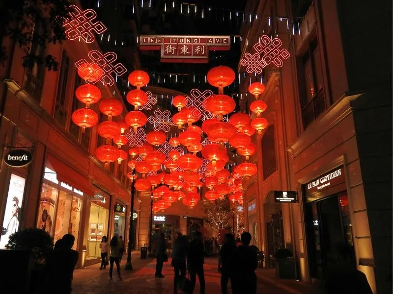 Jangan Lewatkan Paket Tour Hong Kong Imlek 2025 -Petualangan Seru Menanti!