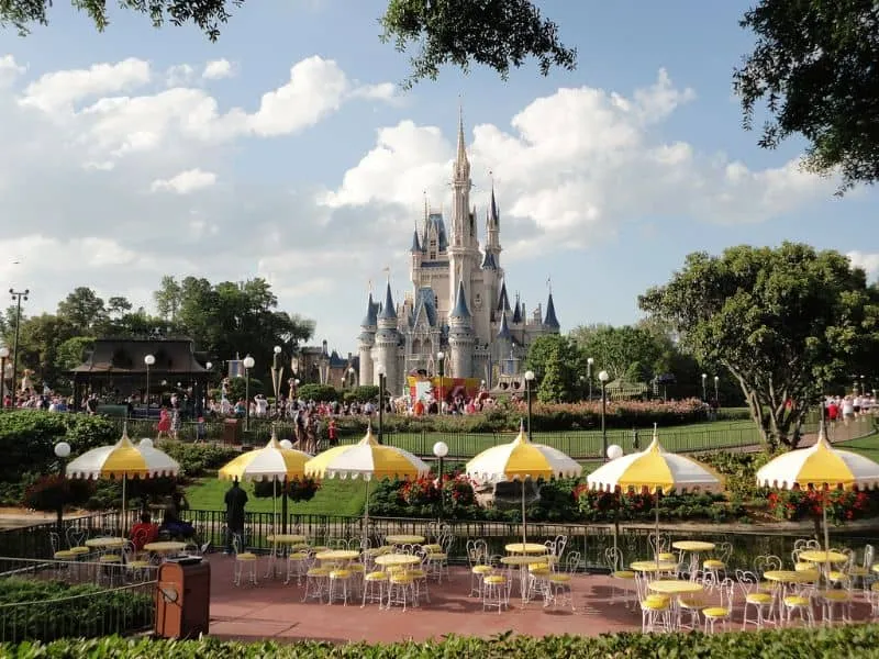 Paket Tour Hongkong Disneyland 2025 Bersama Callista Tour