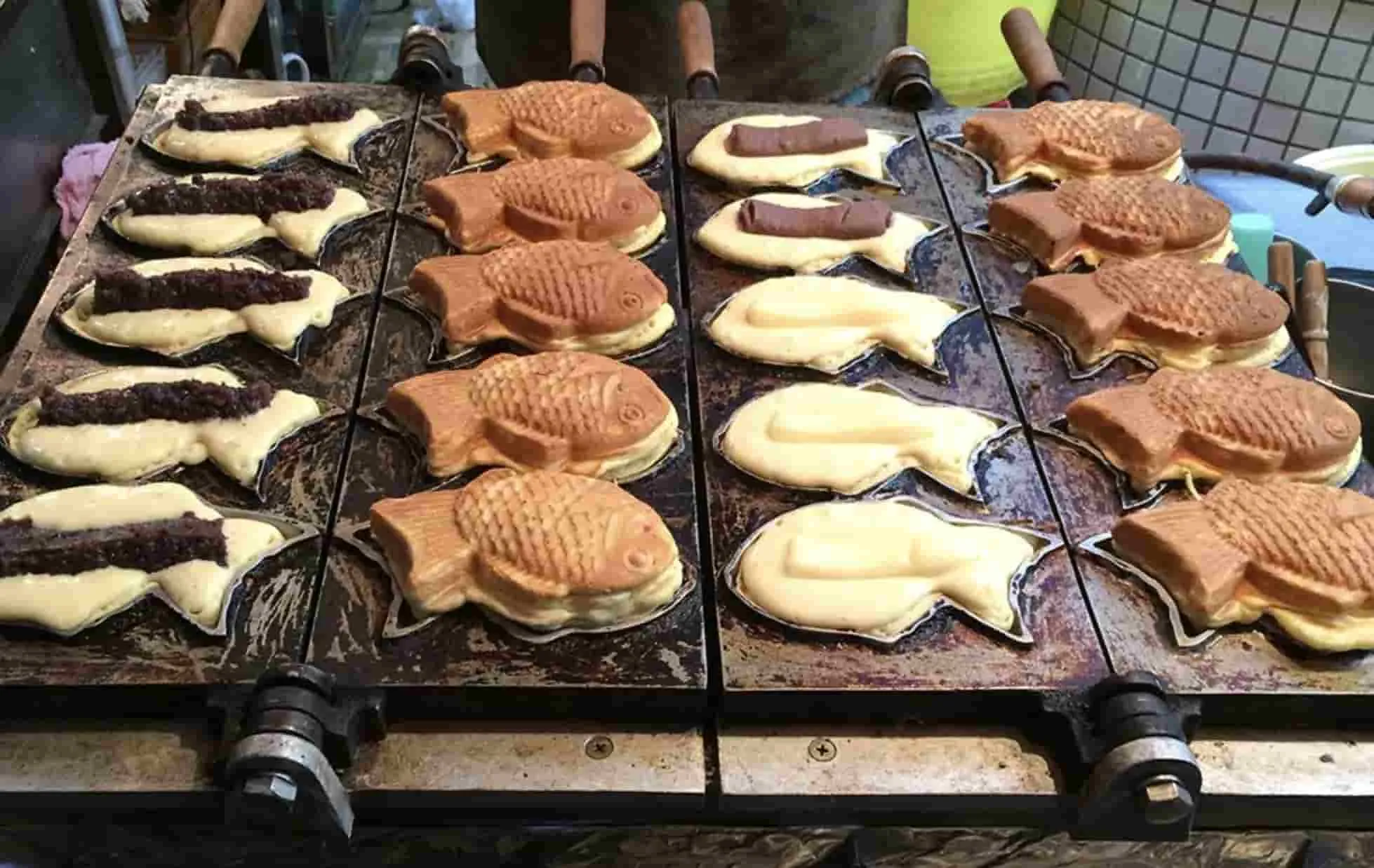 Paket Tour ke Korea 2023: Harus Coba 5 Makanan Halal Ini di Myeongdong!