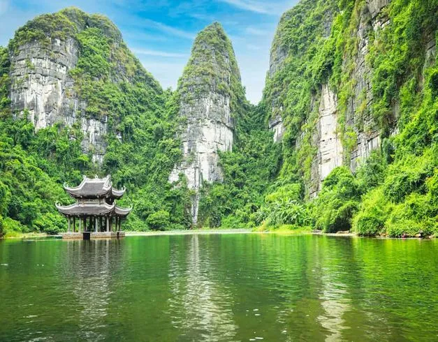 Paket Tour Ke Vietnam 2026: Pesona Wisata Ninh Binh yang Indah Banget!
