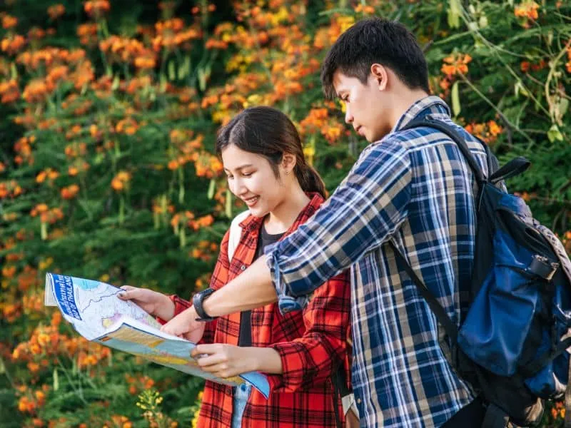 Paket Tour Korea vs Traveling Backpacker ke Korea: Pilih Mana?