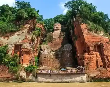 Paket Tour Leshan Giant Buddha: Megah di Tepi Sungai