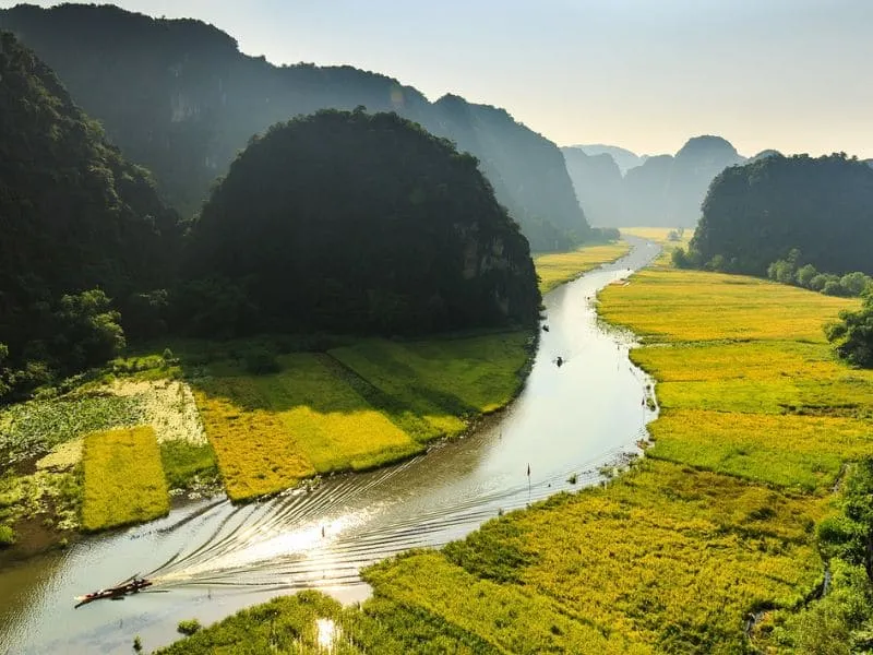 Paket Tour Vietnam 2026: Destinasi, Budaya & Panduan Lengkap