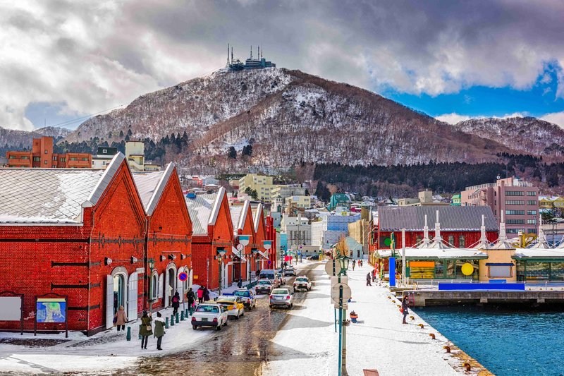 pesona-negeri-sakura-di-ujung-jari-anda-dengan-paket-wisata-jepang-2024-sorotan-indahnya-hokkaido_large.jpg