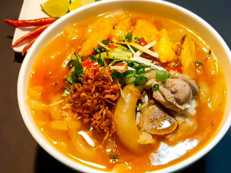 Tempat Wisata di Vietnam Ho Chi Minh: Cek Street Food yang Wajib Kamu Coba!
