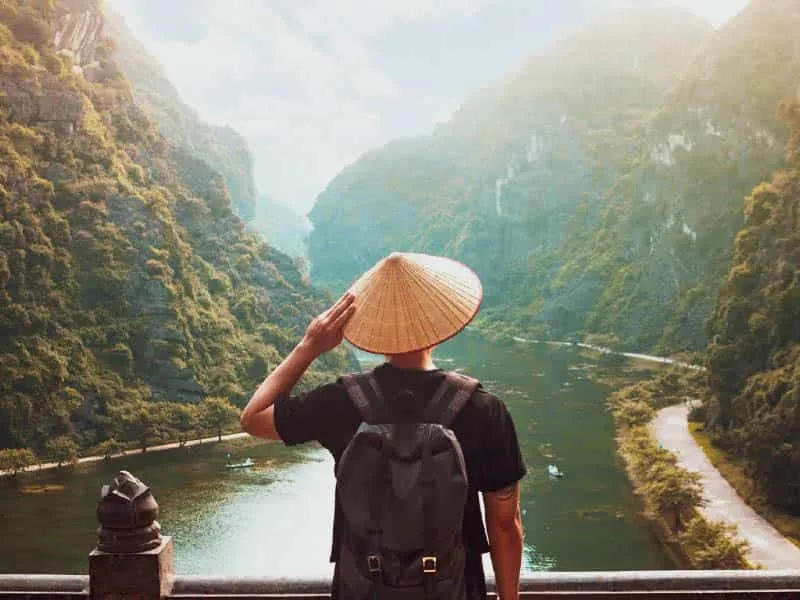 Tempat Wisata Negara Vietnam: Tips Solo Traveling di Ninh Binh 2024