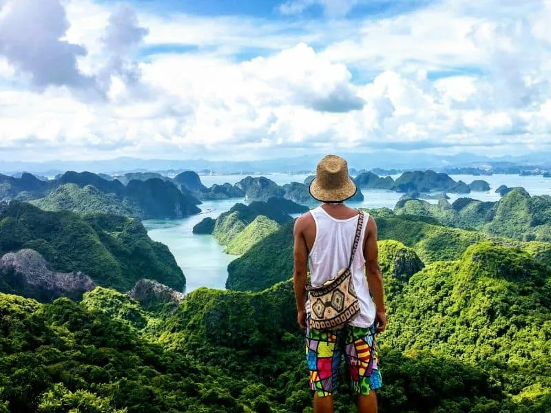 Tour Ha Long Bay: Menikmati Pesona Alam Vietnam