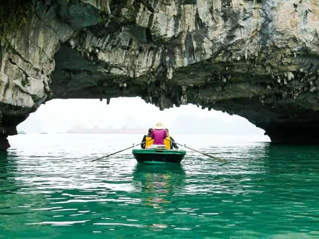 Tour Halong Bay Dari Hanoi: Destinasi Wajib Liburan di Vietnam