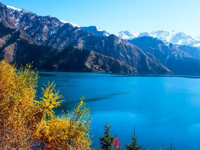 Tour Ke China 2024 Terbaru: Pesona Tian Chi, Danau Paling Indah!