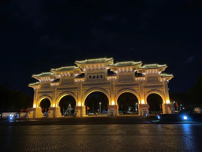 Tour Taiwan Hongkong 2026 - Mulai 14 Jutaan