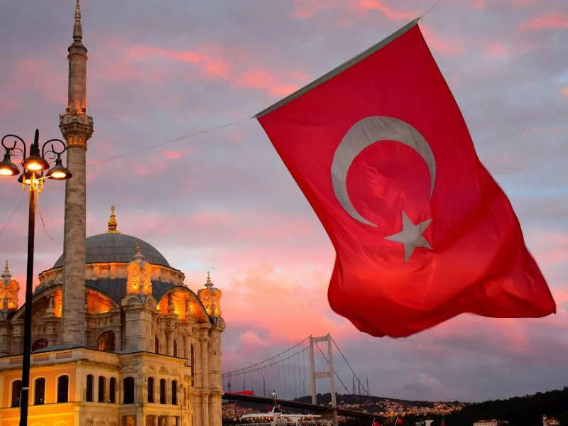 7 Destinasi Pilihan Tour Turki untuk Keluarga Muslim