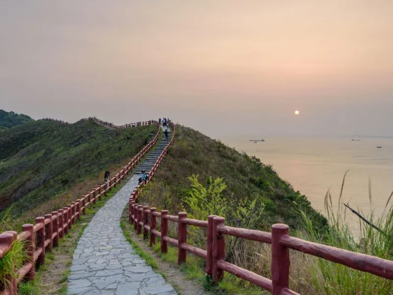 Tour Vietnam 5 Juta: Liburan Seru, Budget Gak Jebol!
