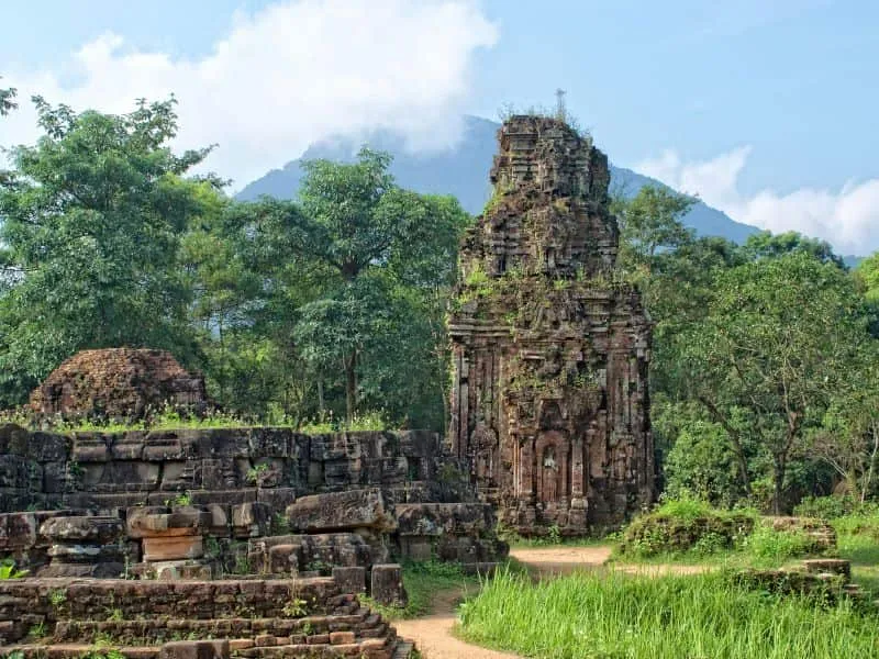 Tour Vietnam Belajar Tentang Dinasti Nguyen: Hue - Hoi An - Da Nang