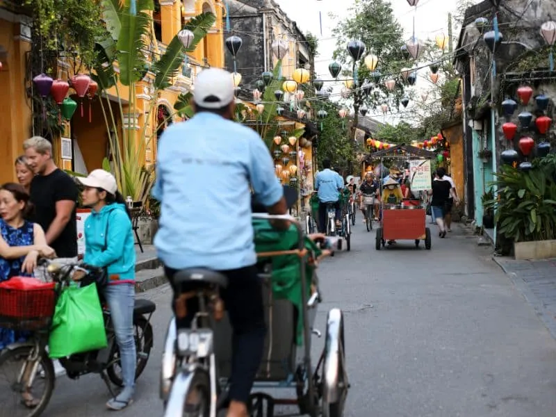 Tour Vietnam Utara Selatan 8 Hari | Itinerary Lengkap & Harga Terbaik