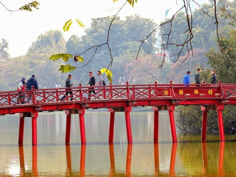 Tour Vietnam Utara: Jelajahi Hanoi, Ha Long Bay, dan Sapa!