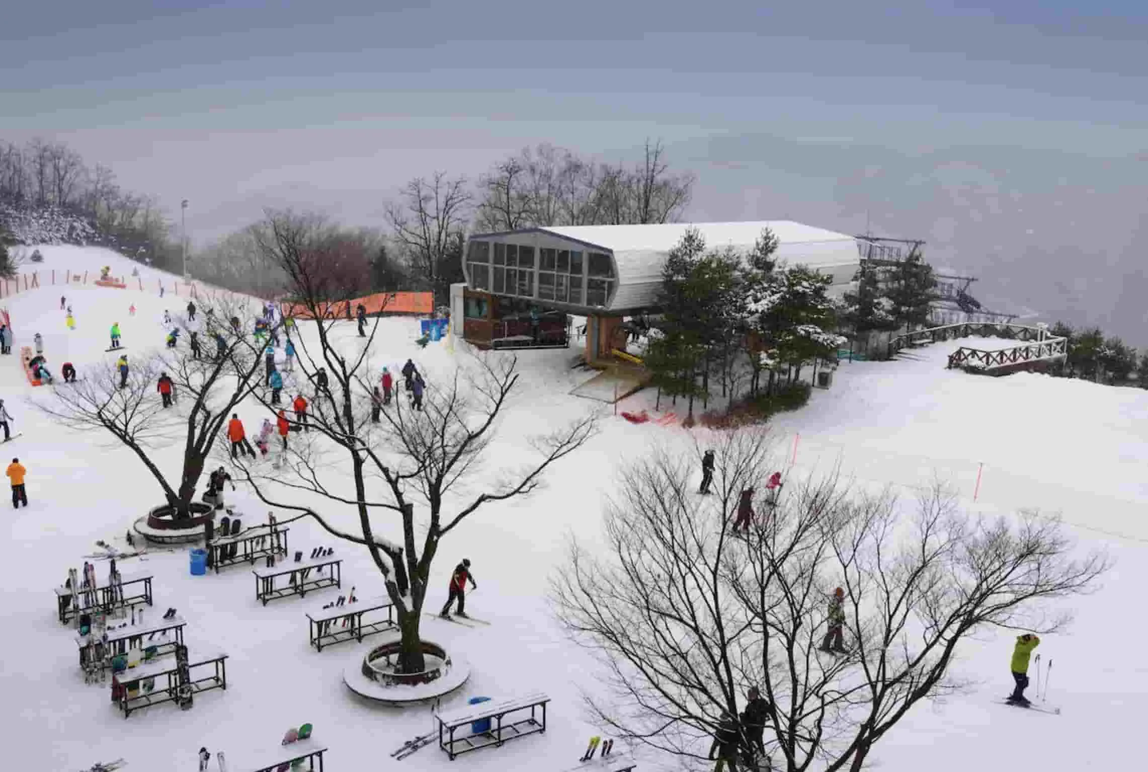 4 Destinasi Trip Korea Musim Dingin 2023, Mulai dari Ski Sampe Naik Gondola!