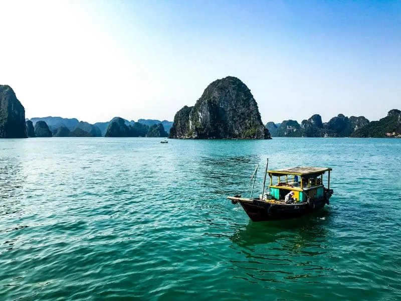 Trip Vietnam 2025: Petualangan Seru Menanti Kamu di Negeri Naga Biru!