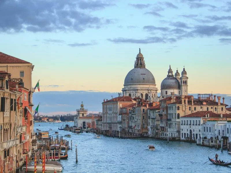 Venice Gondola: Harga, Rute & Cara Naik Terbaru