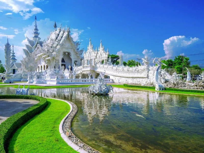 Wat Rong Khun: Keunikan Kuil Putih Ikonik Thailand