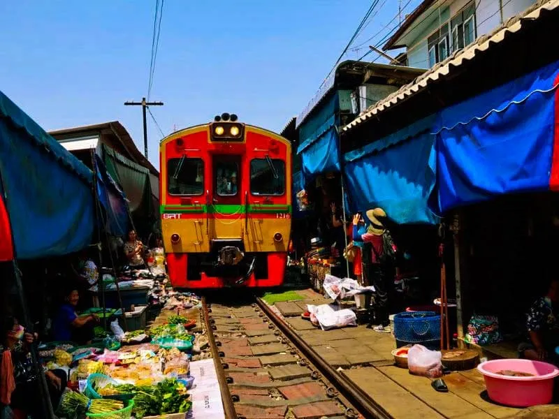 Wisata di Thailand Bangkok: Cek Fakta Maeklong Railway Market, Pasar Paling Unik di Dunia!