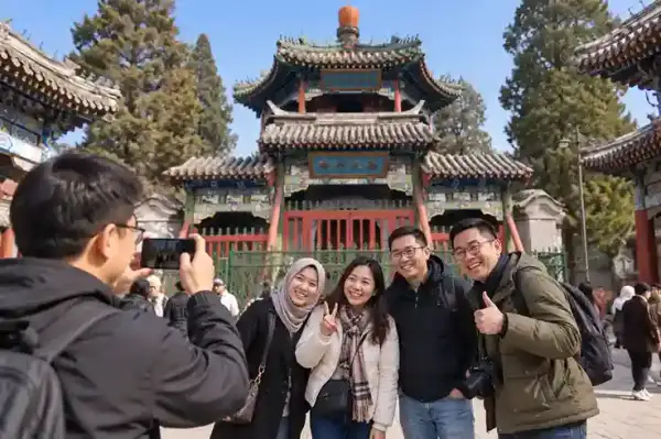 Turis Indonesia di Masjid Niujie Beijing China untuk China Muslim tour